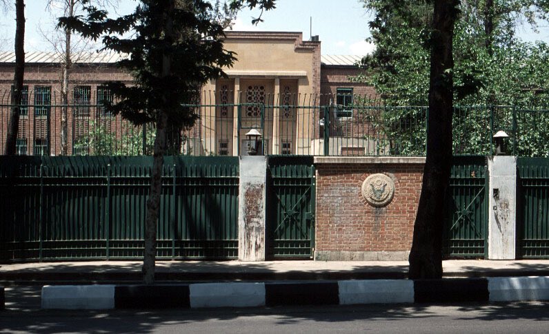 WeArePersian's tweet photo. I hope one day soon can welcome you @realDonaldTrump and Vice President @mike_pence for reopening US embassy in Tehran. https://t.co/HZYiboBasg