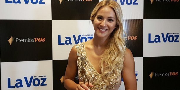 fansenfwtv's tweet photo. Felicitá a @flor_vigna que es la nueva #ChicaDelVerano2017 ❤️😍¿Te gusta Flor? https://t.co/2q8g8zLJ0o