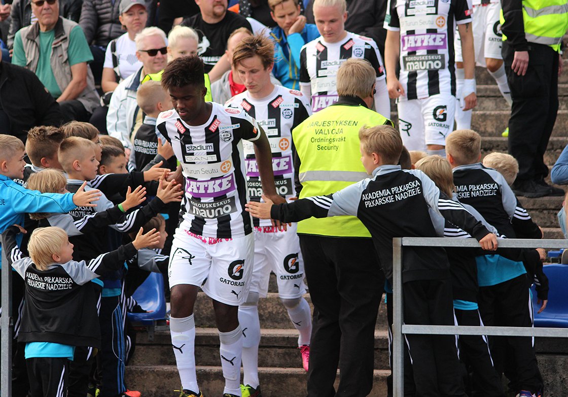 TPSjalkapallo's tweet photo. TPS:n Abukar Mohamed siirtyy italialaisen SS Lazion riveihin 4,5-vuotisella sopimuksella: https://t.co/zh0baGFxRP #FCTPS #Ykkönen #Turku https://t.co/D15fLSXlj6