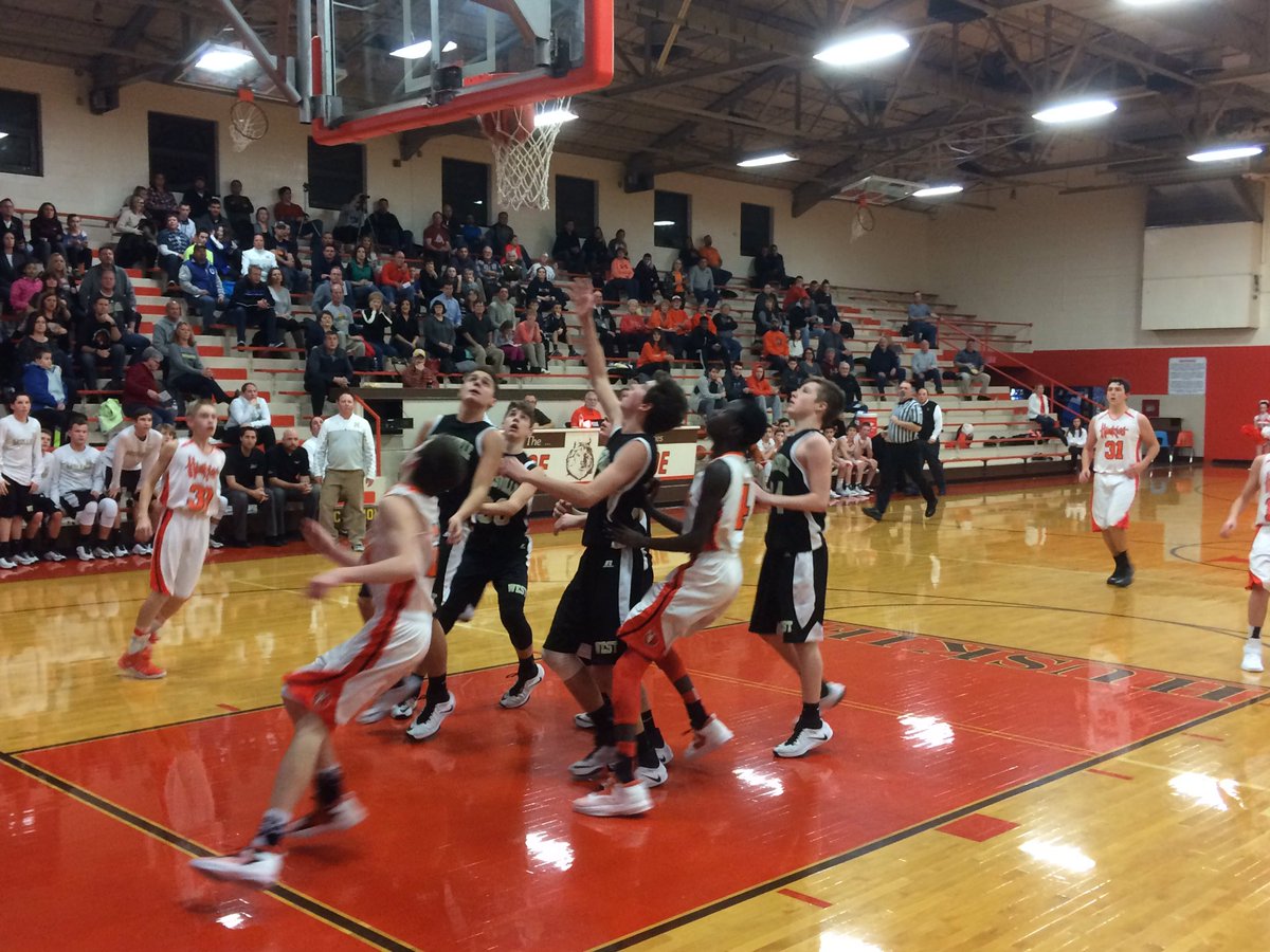 Kiger7HHMS's tweet photo. Very proud of our HHMS 8th gr boys bball team, cheerleaders, and fans last night. Played and cheered hard. #hhmspride #hhmsbball #hhmscheer https://t.co/IOViZPp4nE