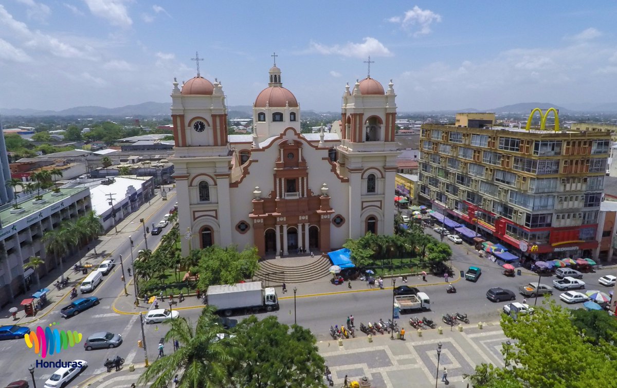 San Pedro Sula Hoy produce en parques industriales y maquilas, sobre todo textiles, que son la segunda fuente de ingresos del país.#Honduras