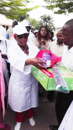 Visite de quelques centres de Santé Intégré (CSI) par la Ministre de la santé et de la population
web.facebook.com/sante.gouv.cg/…