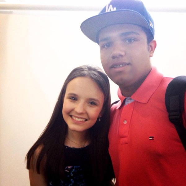 jbarcelos93's tweet photo. @larimanoela nosss como o tempo passa parece que foi ontem que riamos e dávamos autas gargalhadas no camarim Saudades de tudo isso https://t.co/BlrF7IFrIg
