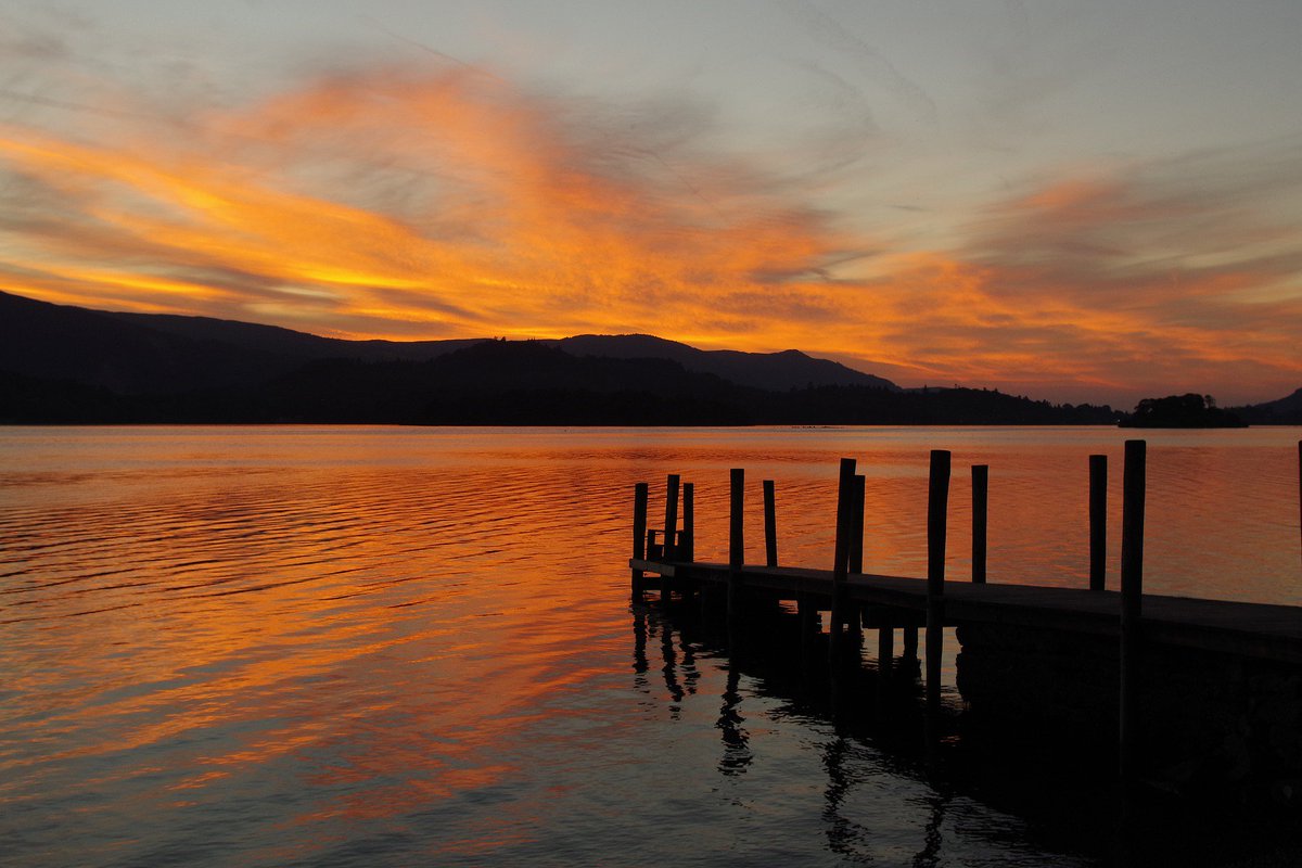 BackpackUK's tweet image. Beautiful sunset over Derwentwater - #LakeDistrict. #Omgb #visitBritain #UK #England #cumbria #wanderlust #travelTuesday #backpacking