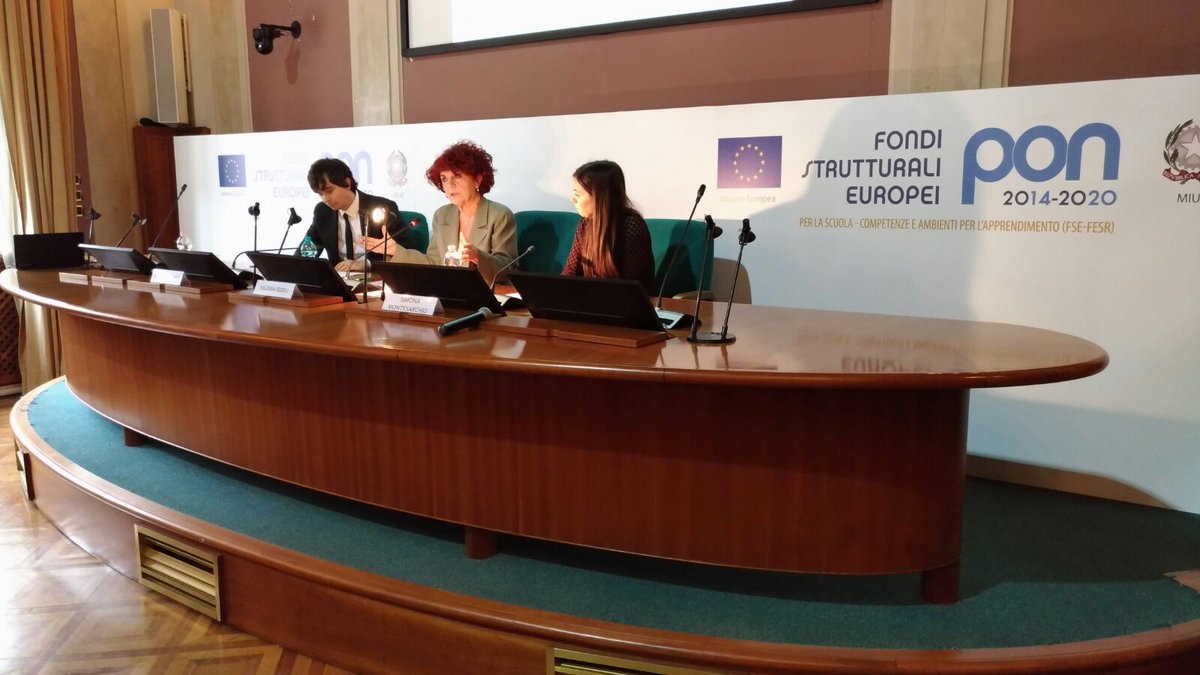 MIsocialTW's tweet photo. #PonScuola è un programma finalizzato al miglioramento del sistema istruzione (Simona Montesarchio) https://t.co/NGg6t1xxEb