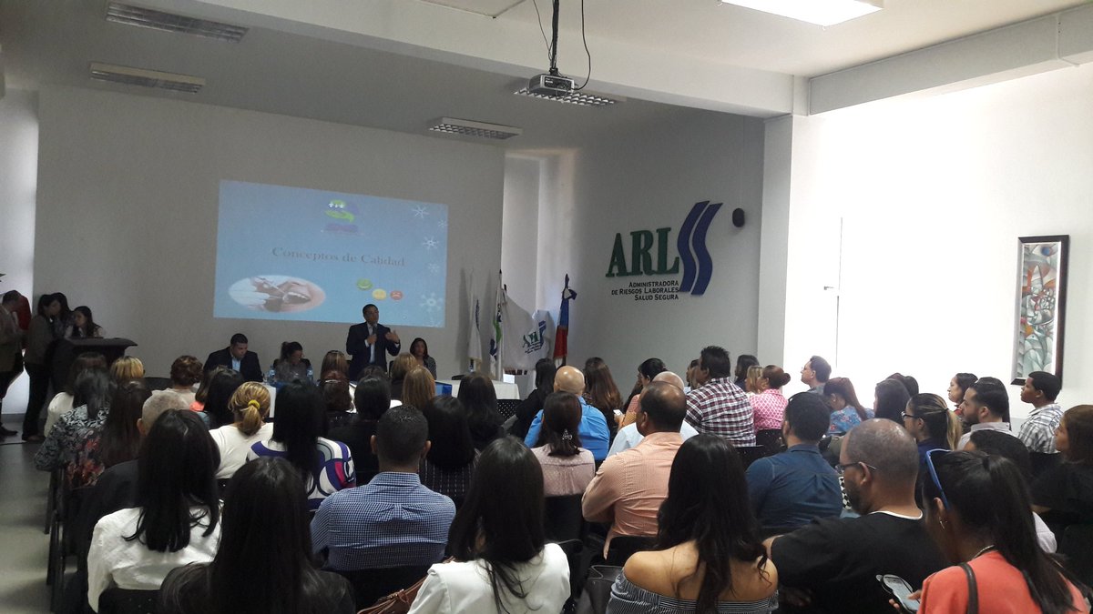SPSaludBucal's tweet photo. Inicio a cargo del Dr. Adolfo Rodríguez a Odontológos, Supervisores, Gerentes de la Región II de Salud @AdolfoRodriguex @SNSRDOficial https://t.co/yNJYwNznXN