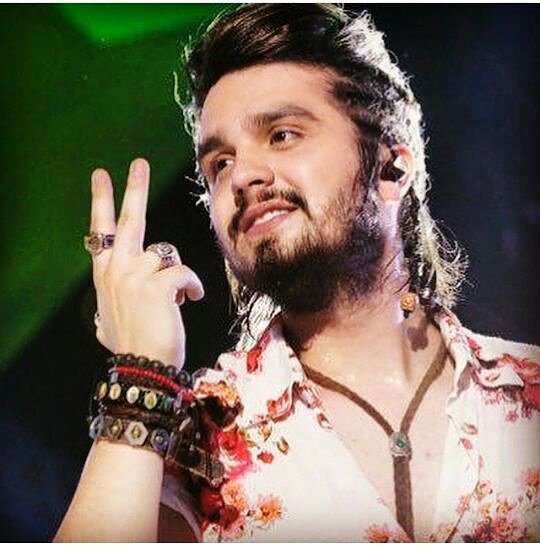 GangLS_Oficial's tweet photo. Felicidade na cara de quem tem lançamento de vídeo clipe hoje!❤ https://t.co/0F9TVkqnu9