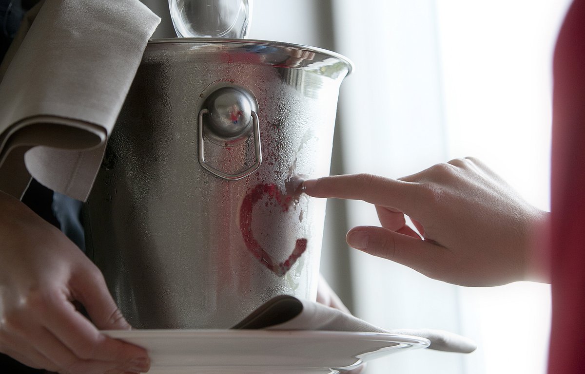Vanaf morgen serveren wij de hele maand februari een Valentijnsmenu. Komt u ook romantisch dineren? bit.ly/2jPKLuG