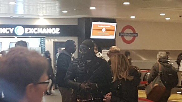 CpfcNews_'s tweet image. Mamadou Sakho in London ahead of a proposed move to Crystal Palace from Liverpool. 🔴🔵 #CPFC