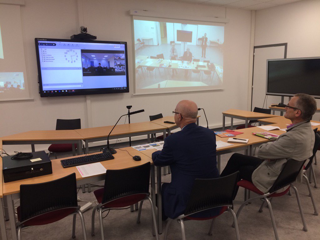 dsteinram's tweet image. #monavenir3.0 les collèges du bassin de besançon innovent en présentant les formations aux collégiens à distance