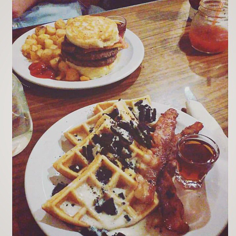 Faded because you though it was just a dream 😍

@jamiebethw great pic!

Diner open 8am to 10pm every day
