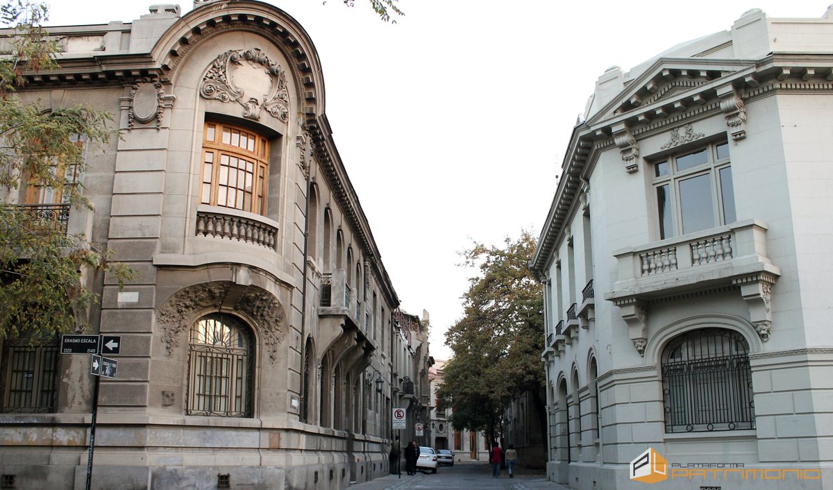 apartcambiaso's tweet photo. Barrio #ConchayToro:
Bellísimo lugar que nos hace imaginar como si estuviéramos en otra época y otra cuidad. #SantiagodeChile https://t.co/Bm9hbUeNOg