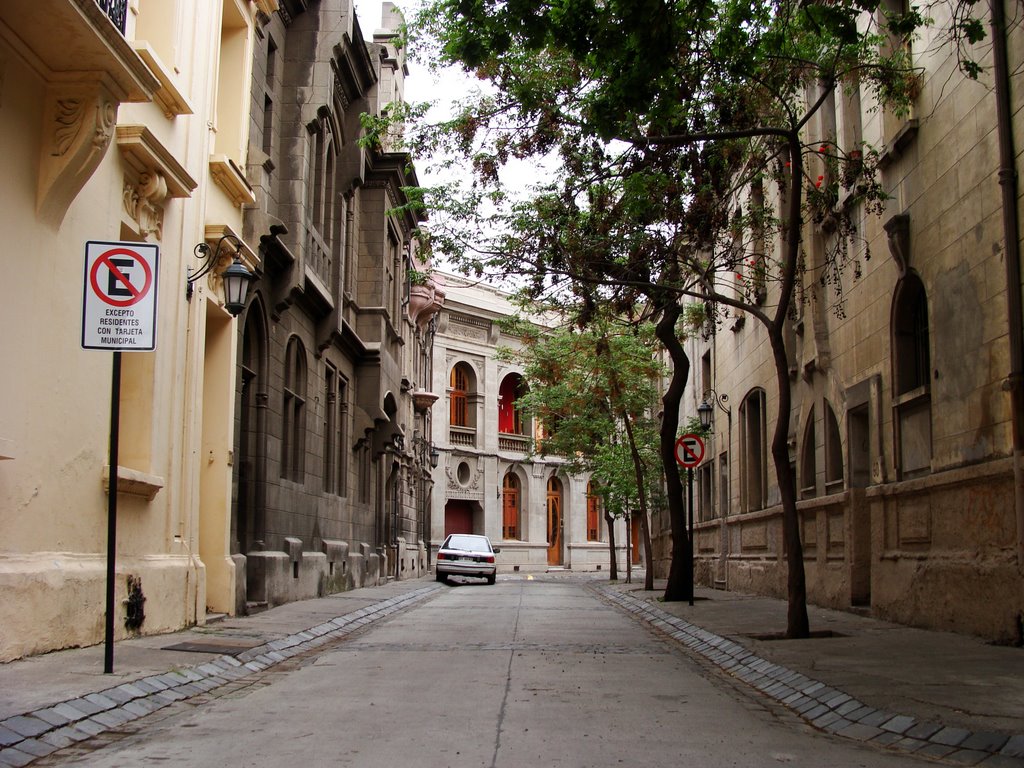 apartcambiaso's tweet photo. Barrio #ConchayToro:
Bellísimo lugar que nos hace imaginar como si estuviéramos en otra época y otra cuidad. #SantiagodeChile https://t.co/Bm9hbUeNOg