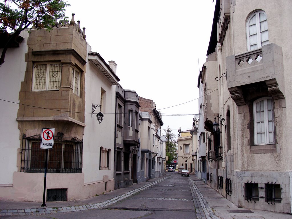 apartcambiaso's tweet photo. Barrio #ConchayToro:
Bellísimo lugar que nos hace imaginar como si estuviéramos en otra época y otra cuidad. #SantiagodeChile https://t.co/Bm9hbUeNOg
