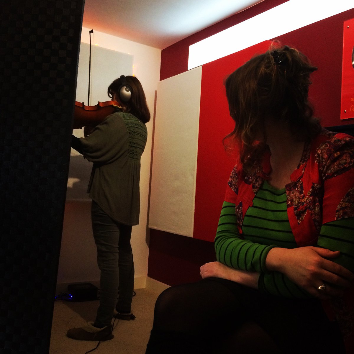 hayleyrossmusic's tweet image. Viola Drones with Ellie wyatt! x #realstrings #Brighton #barracudarecordings