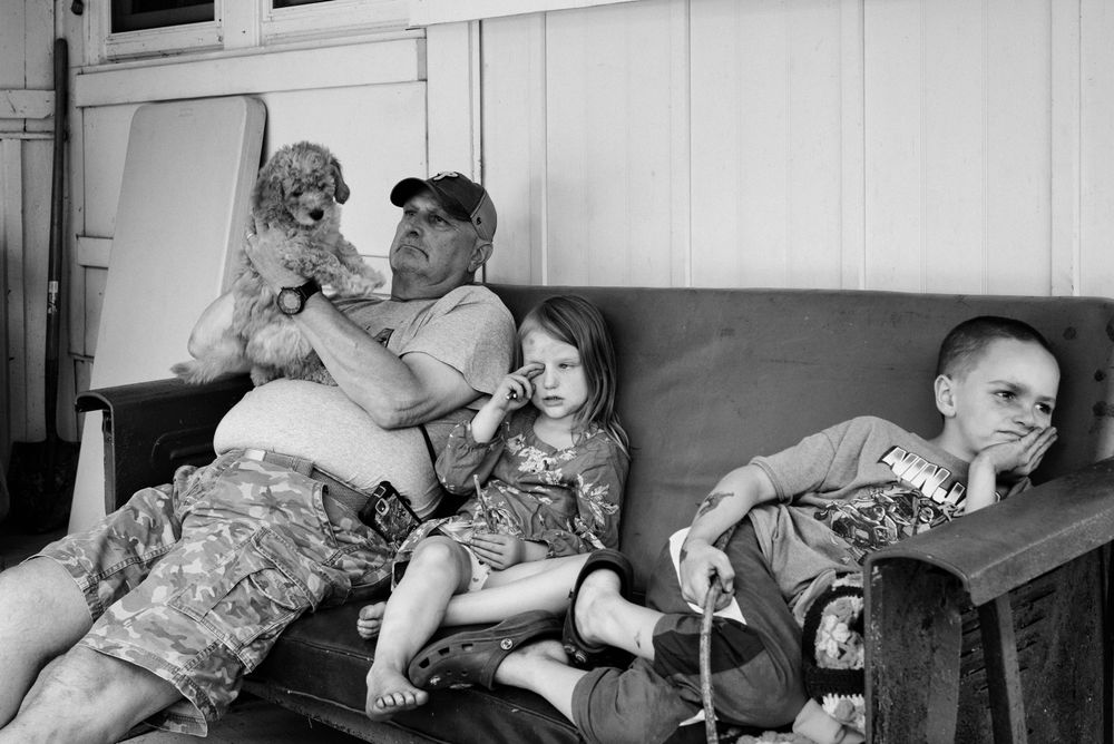 Americká rodina v komunite Amišov.
lensculture.com/articles/zacha…