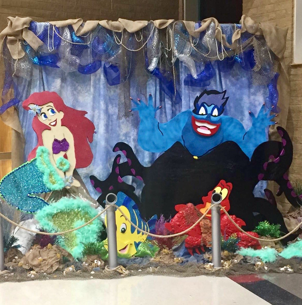 WOW! Photo op with <a href="/LakeTravisHS/">LT High School</a> stars of TheLittleMermaid @ 530p before the Sat 7p show <a href="/ltisdschools/">ltisdschools</a> Wed-Sat tix@ ltisdschools.org/finearts