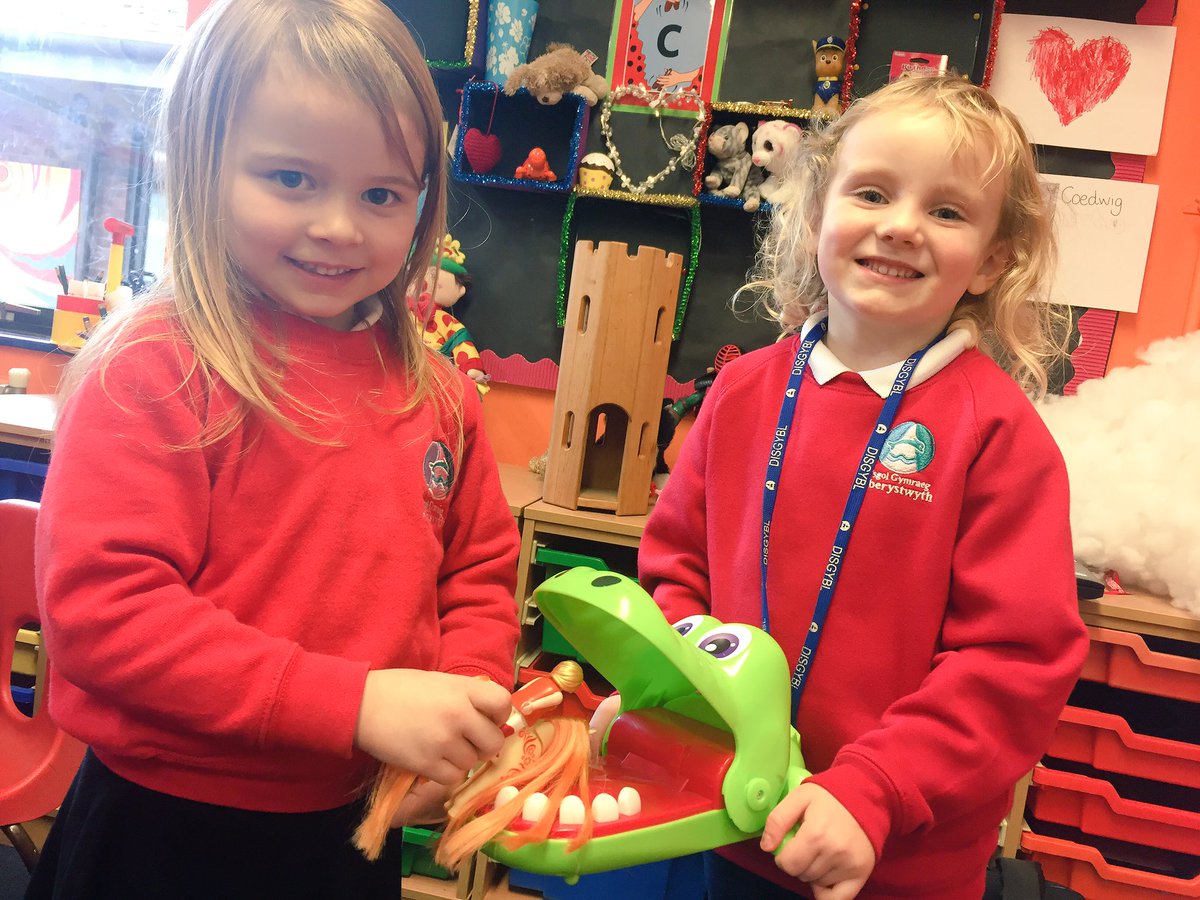 YsgolGymraegD's tweet photo. #ceffyl #crocodeil #coedwig #coron #castell #coeden https://t.co/aIVbn0KEN5