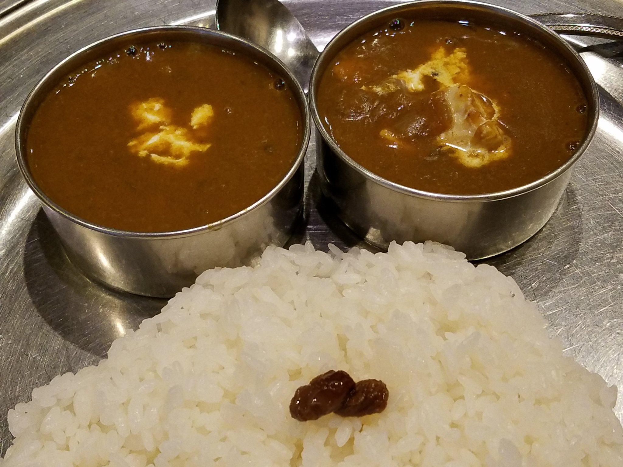 おむすびころりん 軽井沢に行ったら アラガール でカレー を食べてね いろんな種類があるよ 私は チキン Amp ナス と シュリンプ Amp トマト にしました 辛さも選べるからね 軽井沢 中軽井沢駅前 カレーライス アラガール T