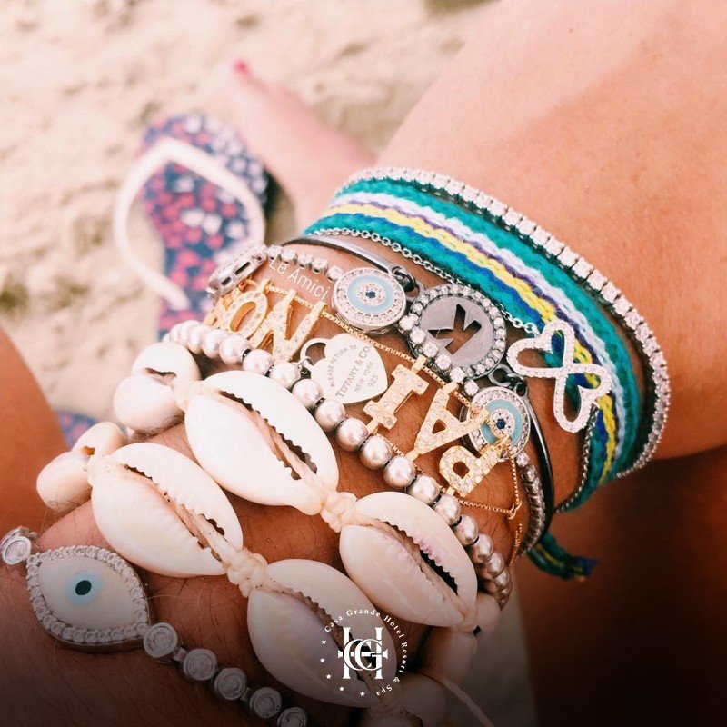 Quem disse que não dá pra curtir a praia com estilo? ⭐️ Regram da @leamici_. instagram.com/p/BP7qE8tjTkQ