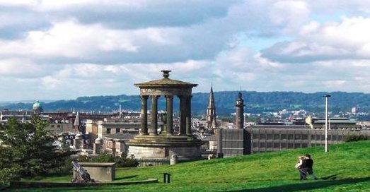 Check out these awesome #traveltips from @PostcardsAnna to experience #edinburgh like a #local. bit.ly/2knI4RP #TravelTuesday