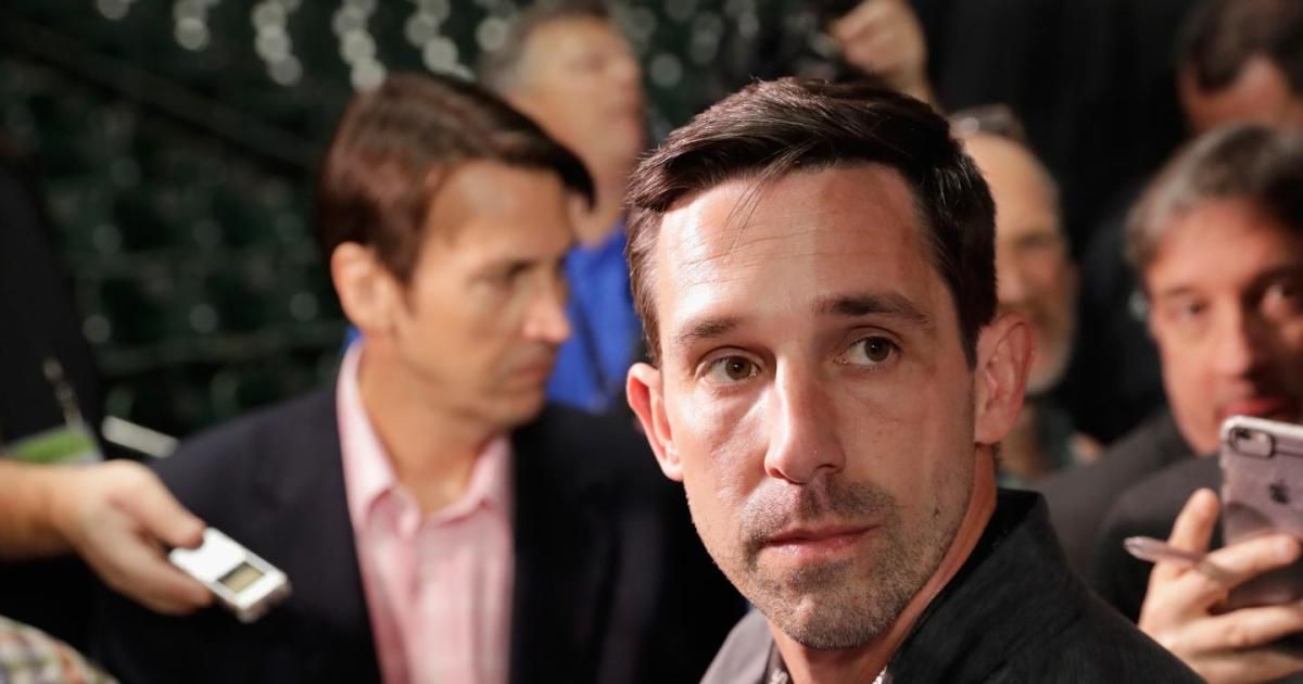 NYDNSports's tweet photo. Kyle Shanahan briefly lost bag which held Super Bowl gameplan during Media Night https://t.co/JWWMRx95Is https://t.co/cyX8Nrq8C1