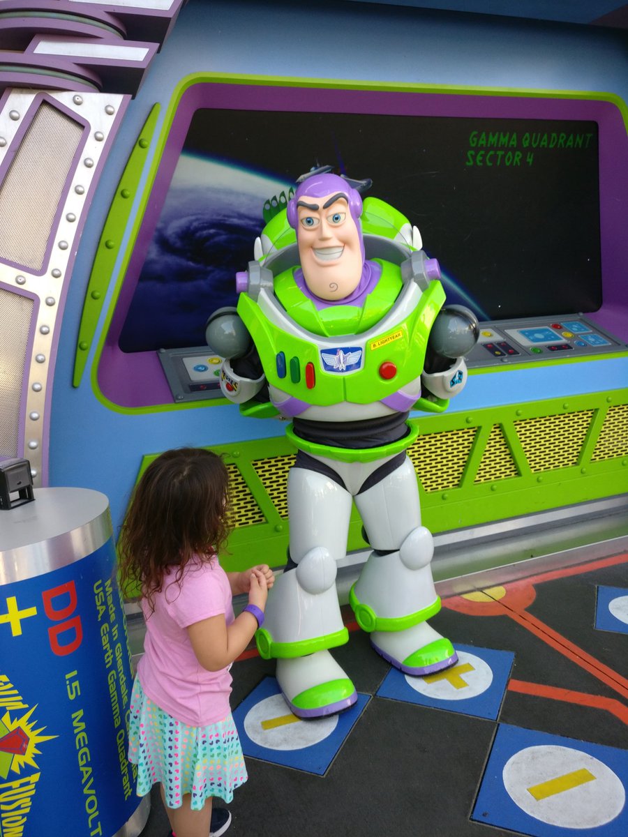 vvanhorn's tweet photo. @WDWToday Silly Buzz...Autograph book behind his back 😗 #magickingdom https://t.co/jHnzRGR92z