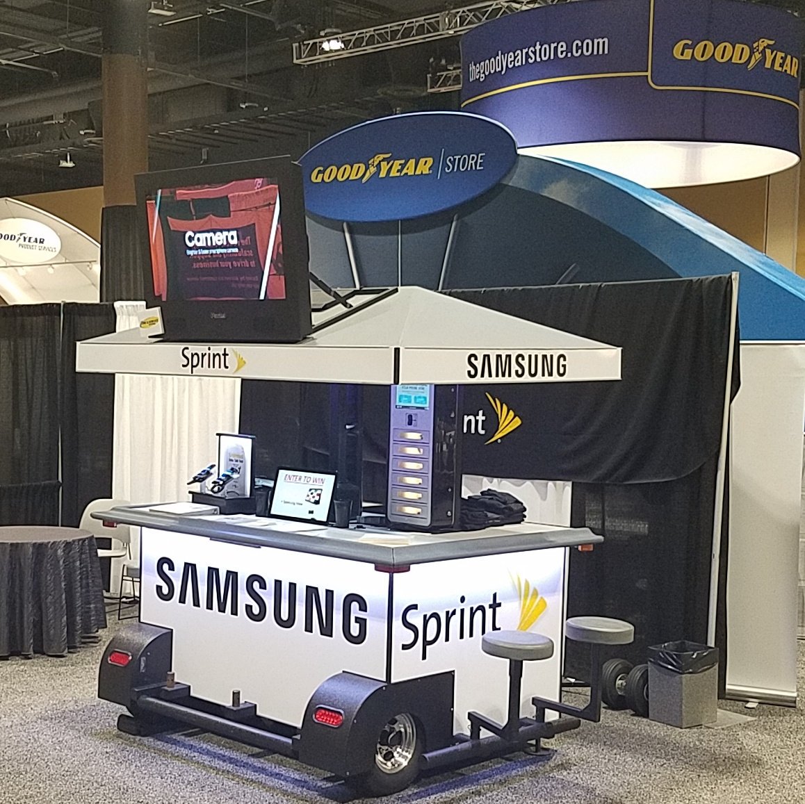EventXPERTS's tweet photo. #Goodyear #Samsung
#ChargeStation #Rentals #TradeShow #MMU #MobileMarketingUnit #EventXPERTS #EventMarketing #Experiential #EventProfs https://t.co/PtJhZDDKFK