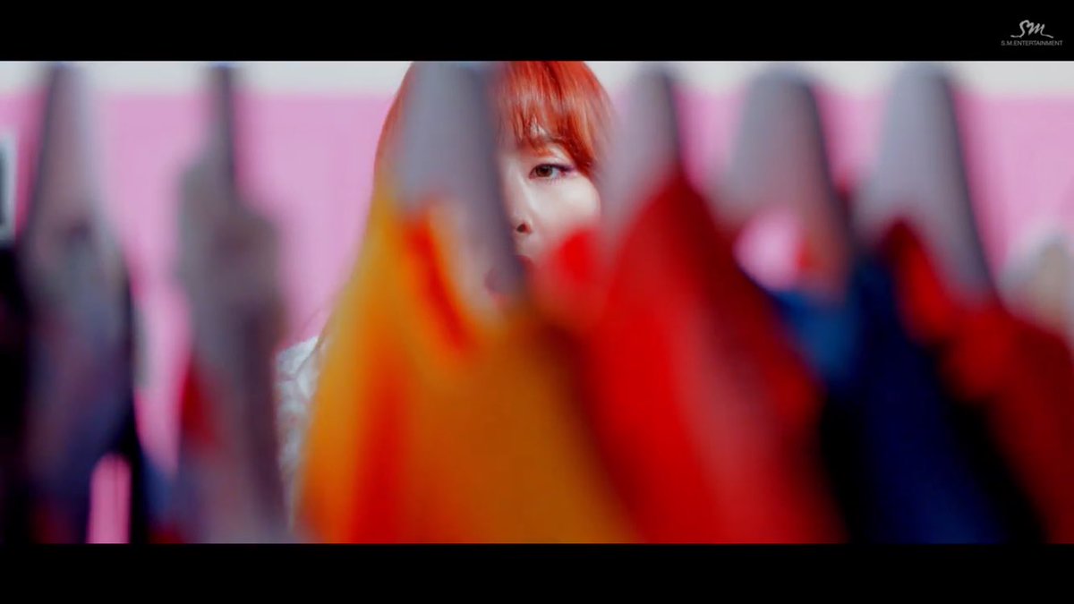 SEULGI_TH's tweet photo. [CAP] 170201 #REDVELVET #SEULGI 💛🐻 Rookie Music Video https://t.co/tndfC2R4IB