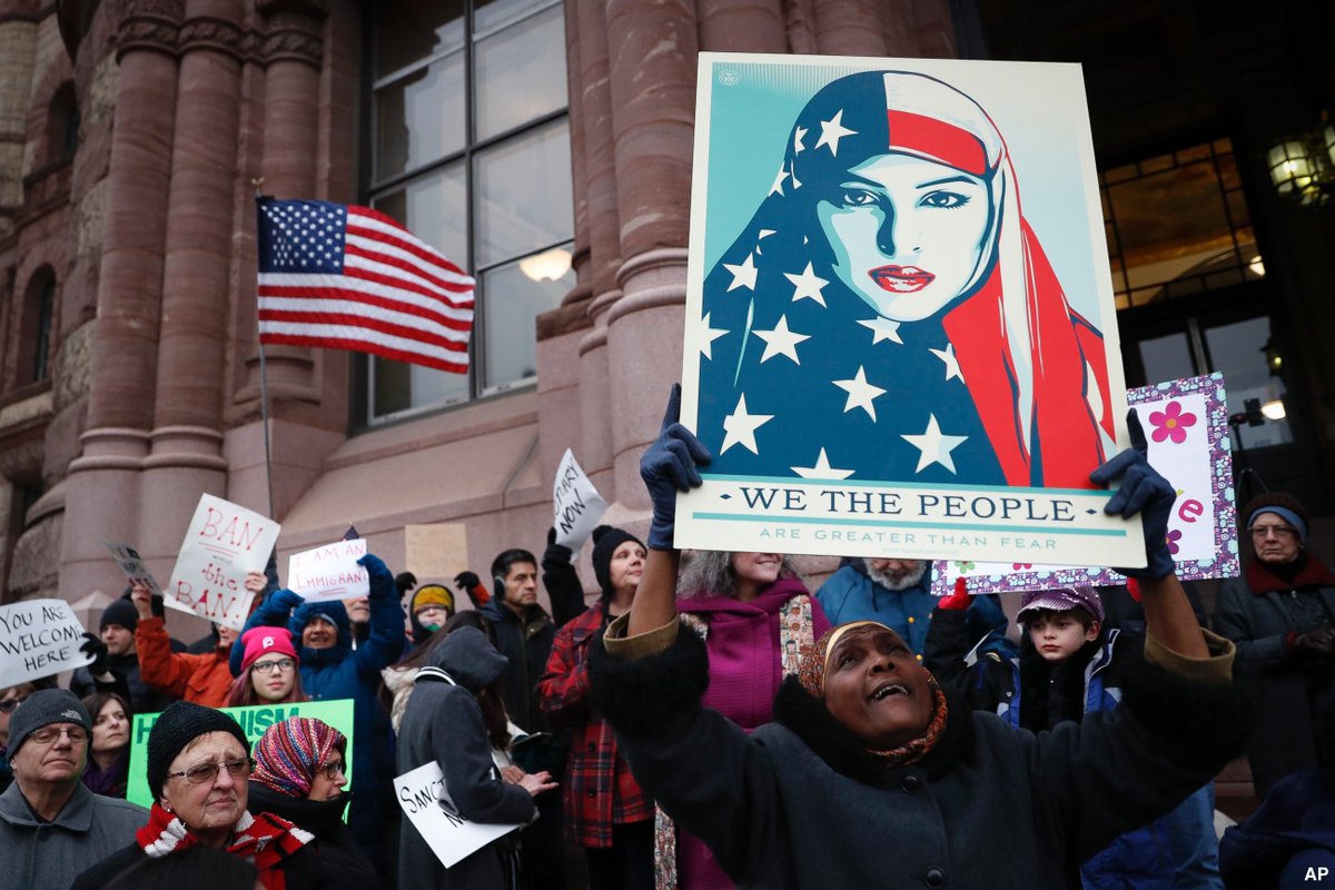 ABC's tweet image. Police in Ohio used pepper spray to disperse a crowd of unruly protesters rallying against immigration order. abcn.ws/2kcHggF