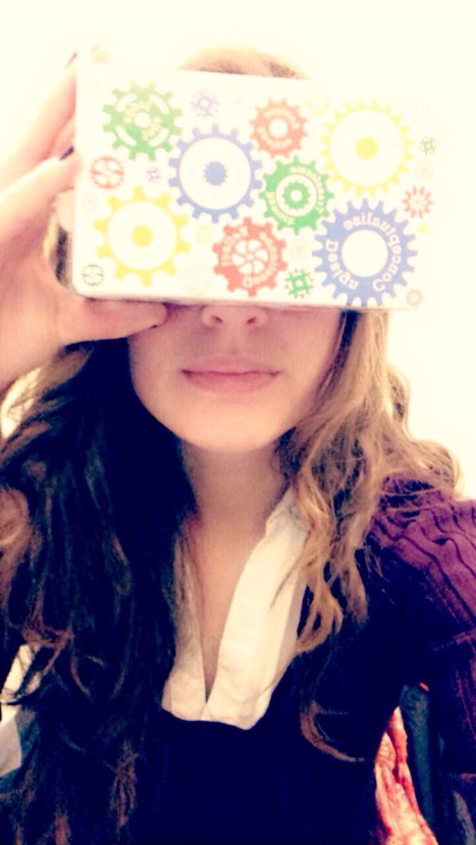 _Beemarine's tweet photo. Aujourd'hui, on teste la réalité virtuelle Google Cardboard #PED4760 #techonologie https://t.co/59voi0qpUi