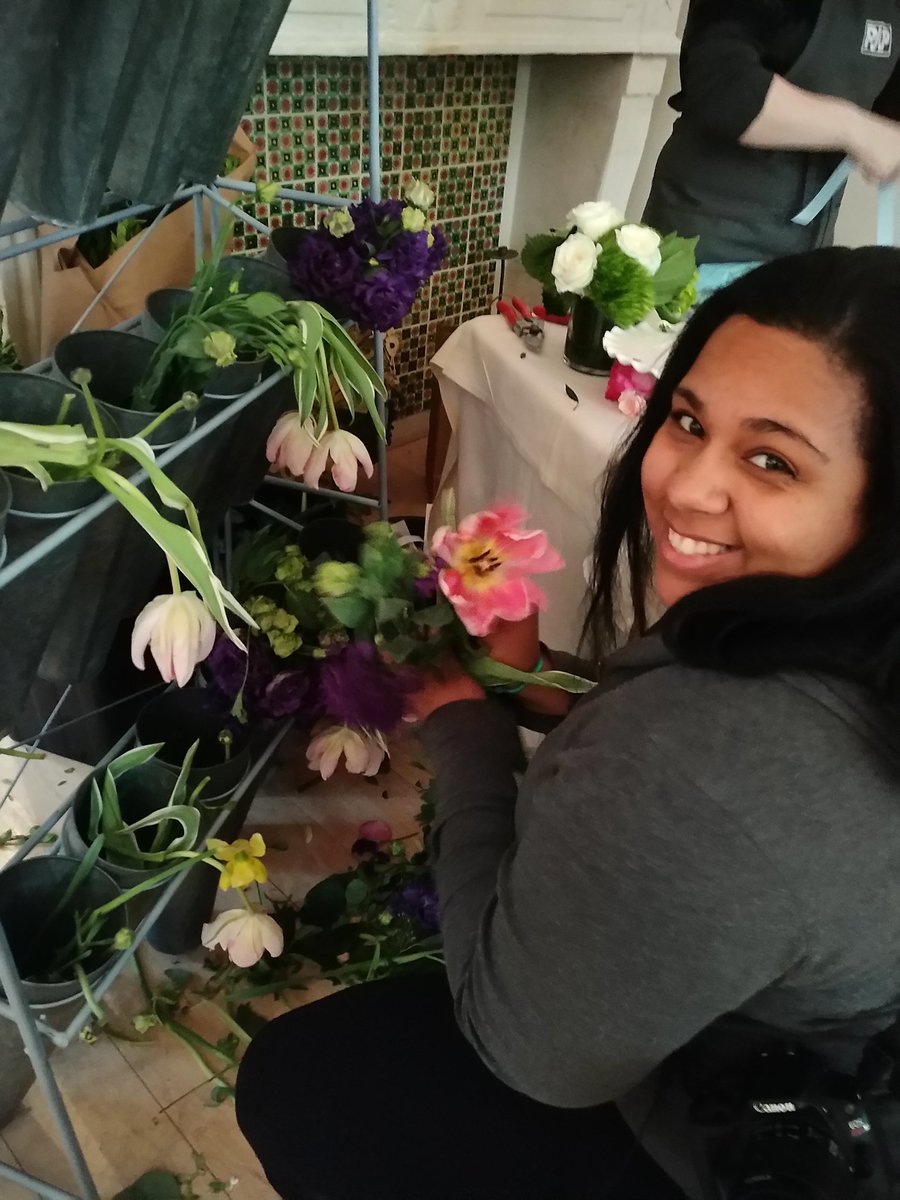 anne241's tweet photo. The final bouquet is now being made by a guest at the #livecleanbaby event given by @livecleanusa at @BouleyBotanical. https://t.co/ikc8tA0EUl