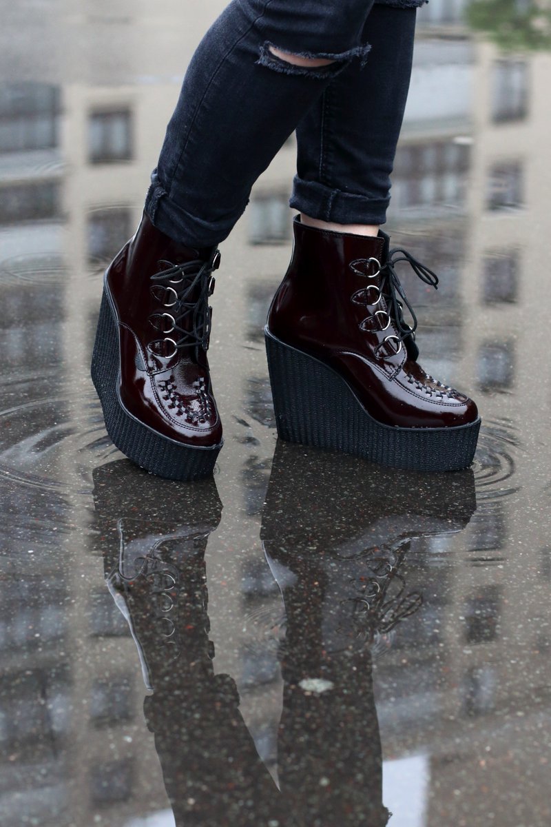Underground_fr's tweet photo. Les #wedge #Underground bordeaux en cuir idéales par ce temps! #undergroundshoes #grunge #goth #creepers #rain https://t.co/NstQpGDnrU