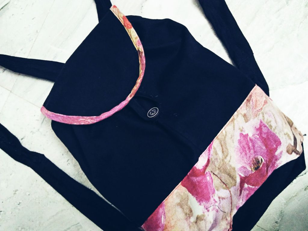 azuha58's tweet photo. My DIY BaCkPaCk 🎒 frOm Old Jeans👖

#TuesdayMotivation 

✂ #MyLoveForSewing ✂ https://t.co/cfq8LhNO5D