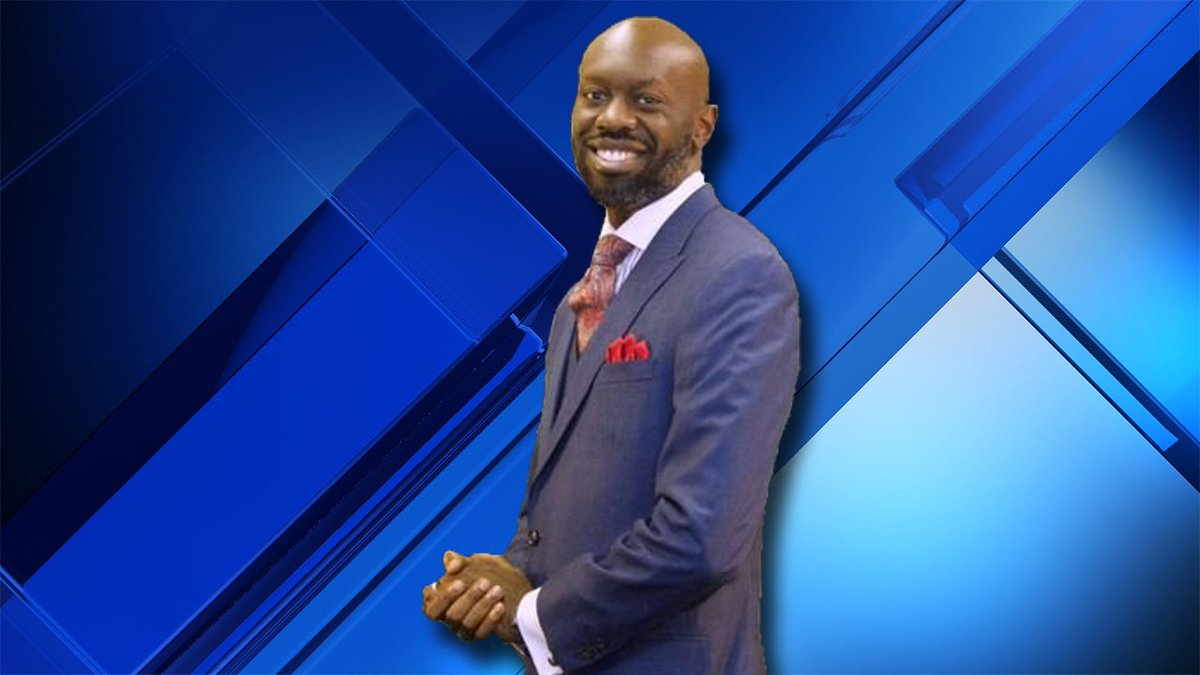 Florida pastor caught with man's wife, flees naked bit.ly/2jQvVUI https://t.co/LsYYs0NVGO