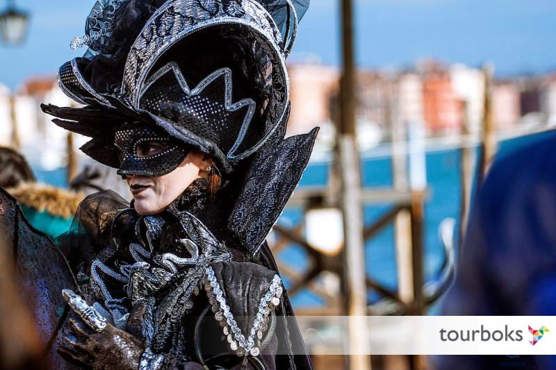 Tourboks's tweet photo. Discover the secrets of #Venice #Carnival with this 2-hour Evening Walking Tour! #VeniceCarnival https://t.co/5cEDWjJ8vs https://t.co/a1QkMzu3TF