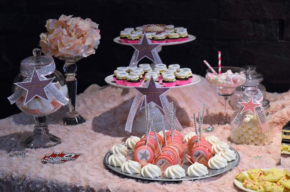 JensCoutureCake's tweet photo. Our cake and candy display for the #Gossies2017 #gossawards in the @RadissonBlu @goss_ie #jenscouturecakes #candydisplay #cakedisplay https://t.co/a9sN4rKyAm
