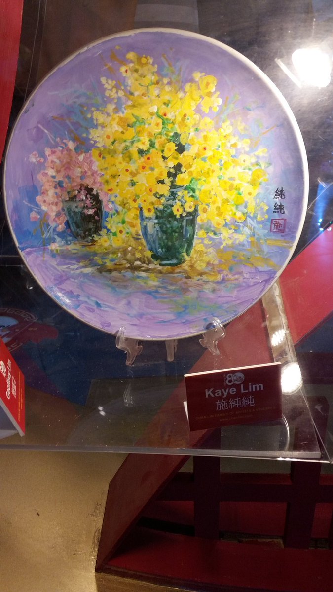 seraphimblue44's tweet photo. Love this Flower Vase Porcelain Painting coz it has a shade of purple. #purplefanatic #ilovepurple #chanlimartexhibit #ChanLim https://t.co/eqBsuIAtCD
