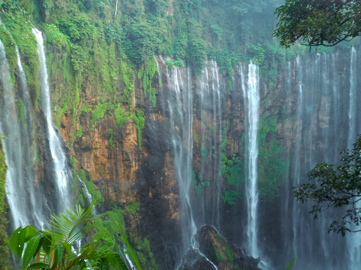 anthonylie999's tweet photo. Tumpak Sewu, Jawa Timur, Taken with Zenfone 2 @ASUS_Indonesia #BuiltForPhotography #ZPCID https://t.co/7w63GiRnt9