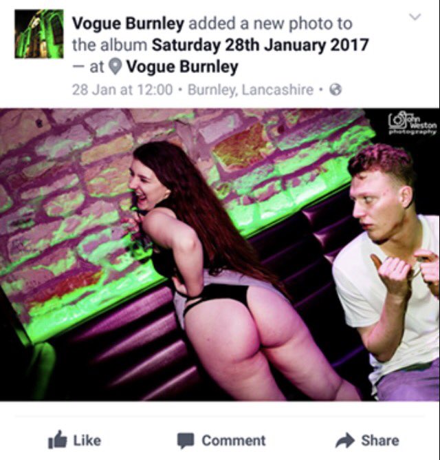 jrgarside1's tweet photo. Vogue summed up in one photo, scatty. https://t.co/V4gwFuqLJo