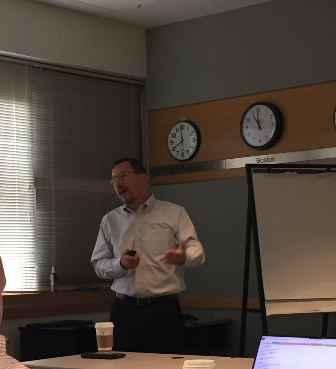 vizslageek's tweet photo. Talking roadmaps and coming #awesomesauce @kewittmer #VMAXAllFlash #BestSEs https://t.co/8UrE3laX0E
