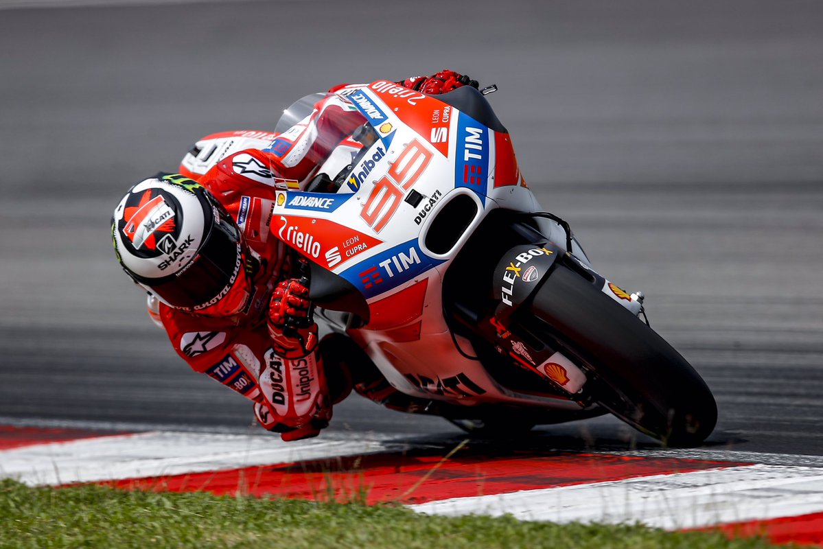 Buen día para <a href="/DucatiMotor/">Ducati</a>. <a href="/lorenzo99/">Jorge Lorenzo</a> ha bajado mucho sus tiempos y se ha puesto al nivel de <a href="/AndreaDovizioso/">Andrea Dovizioso</a>.
#SepangTest