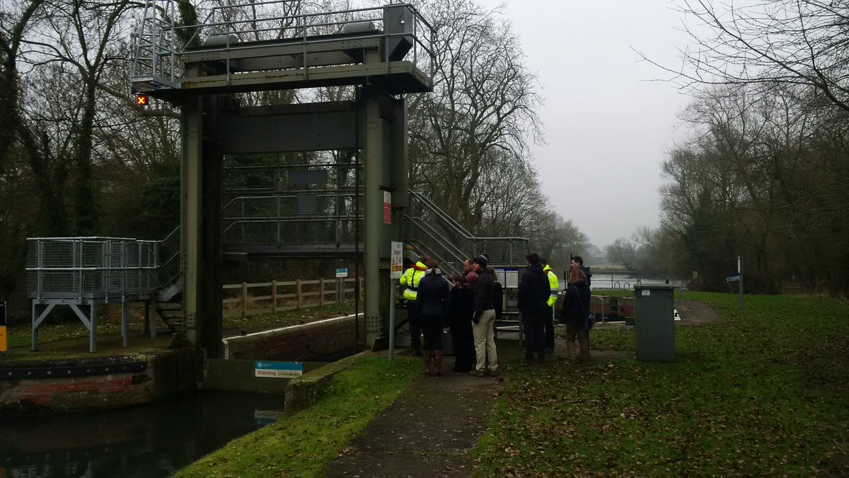Ang_WaterwaysEA's tweet photo. Running #RiverAdviceforBoaters refresher training with duty staff & a reversed lock demonstration at #BramptonLock. https://t.co/NeuxfTejVJ