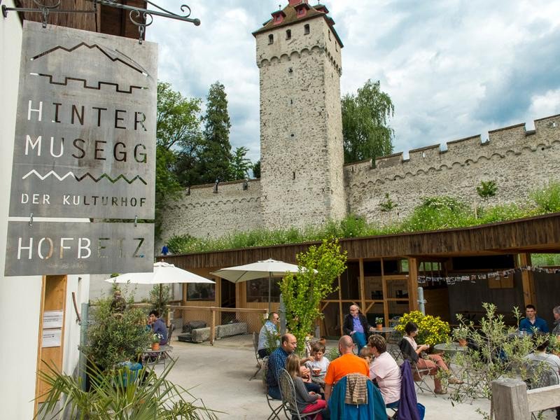 The Micro Beer movement is gaining some momentum in Switzerland. A Bier Festival comes to Luzern May 13.  I can't wait!!  😋