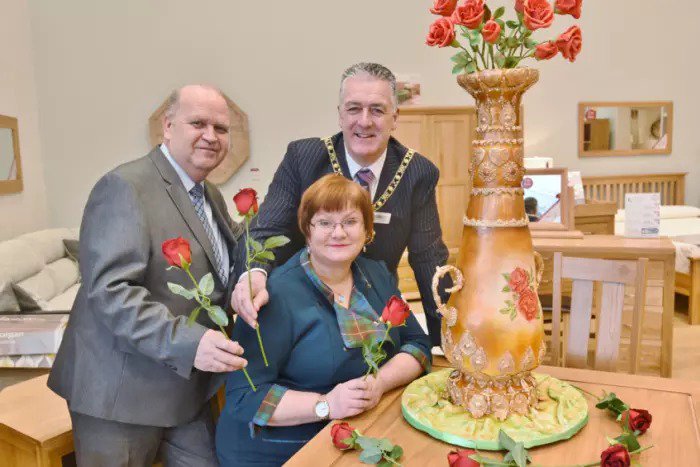 peterboroughtel's tweet photo. Romantic vase cake will help boost Mayor of #Peterborough’s charities appeal - Fancy a nibble? More here - https://t.co/Uk3QmZfj8h #CMBLive https://t.co/1L3OlL7zUx