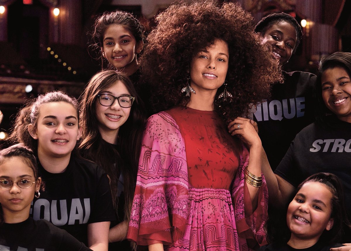 girlsclubny's tweet image. Thrilled to be featured in @glamourmag’s activism issue! Read @aliciakeys interview here: bit.ly/2kH343w