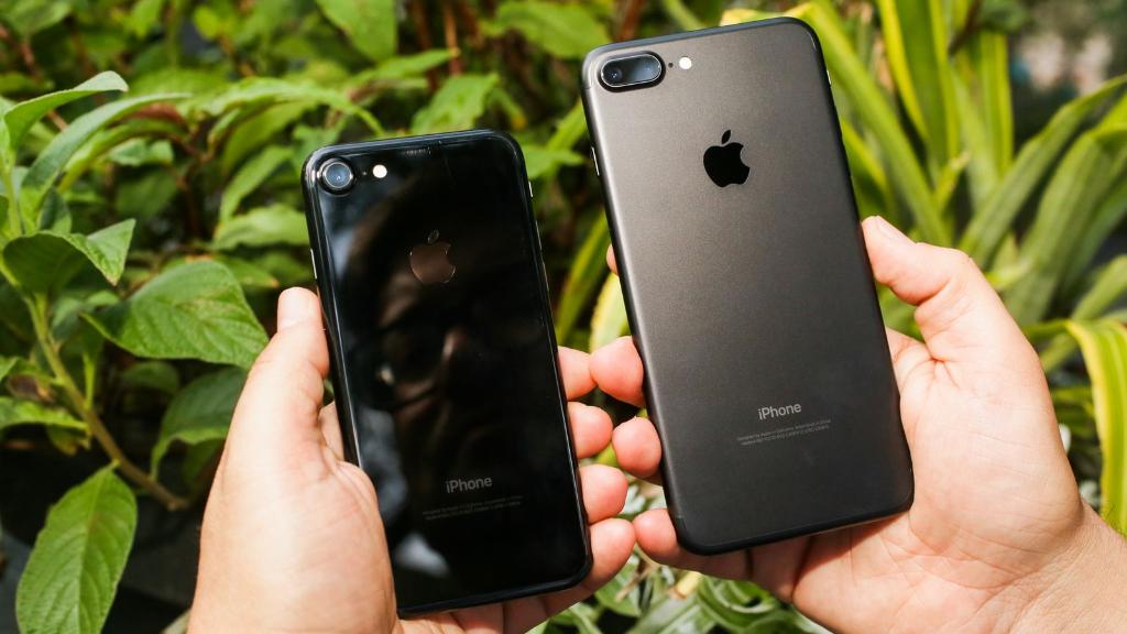 CNET's tweet photo. #iPhone 7 propels Apple to highest quarterly sales ever https://t.co/PIIvVivhRM $APPL https://t.co/ajNafpN82e