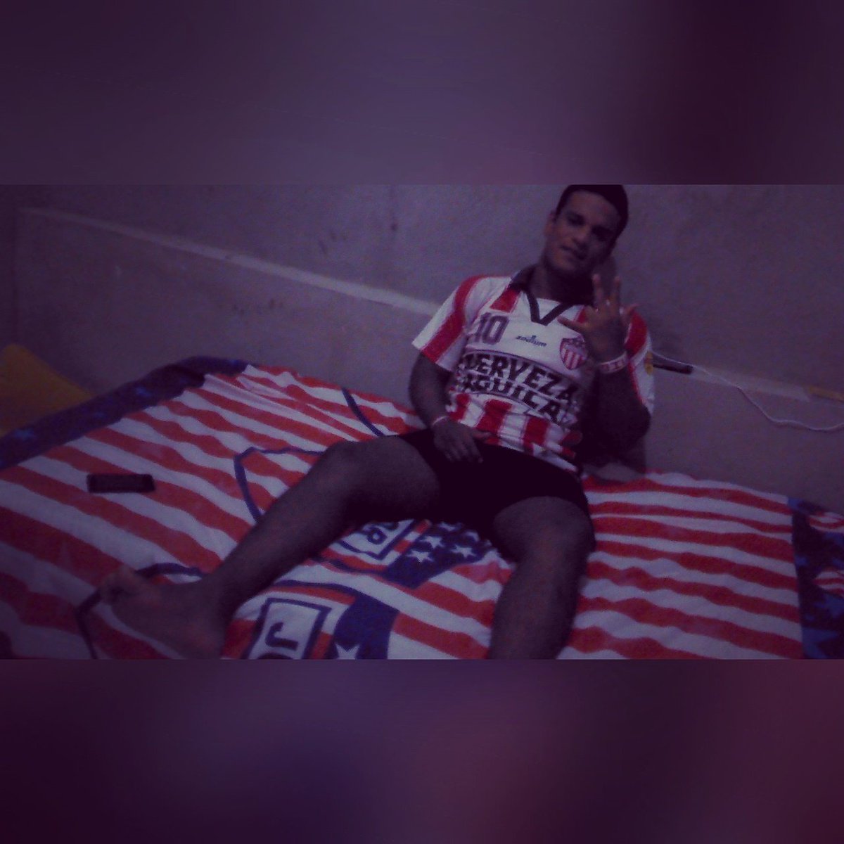 RobertoFrbs's tweet photo. NO ME ARREPIENTO DE ESTE AMOR AUNQUE ME CUESTE EL CORAZÓN🎵⚽ https://t.co/YeJgv7SKRu