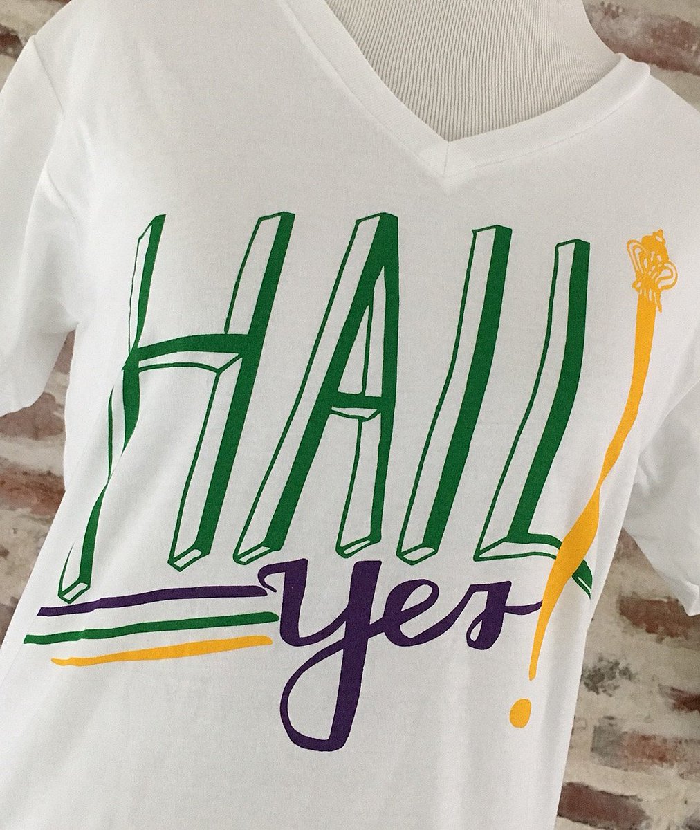 FeetFirstStores's tweet photo. Show your Mardi Gras sass! #trendyTuesday #localartist #accessories #teeshirt #nola #mardigras2017 #carnival #SarahOtt https://t.co/CMDWjMCAmX