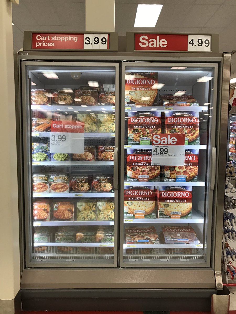 machellelenae's tweet photo. T2463 is scoring touchdowns with these Super Bowl endcaps!! 🏈🙌🏼#SuperBowl2017 @GuenetteMelanie @LaurenTGT @angel_yanke @LauraYesitis https://t.co/slk4XUbDJ7